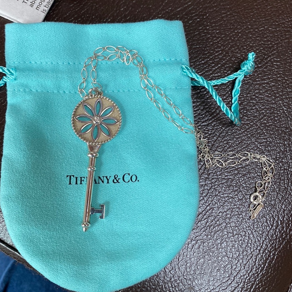 Tiffany & Co. Daisy key and chain